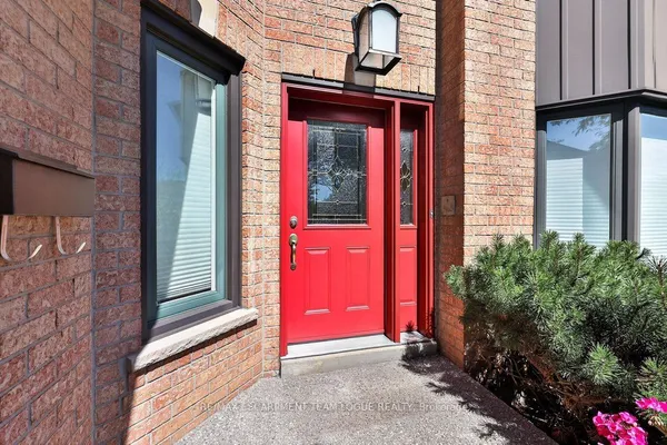2071 Oxford Avenue — photo 2