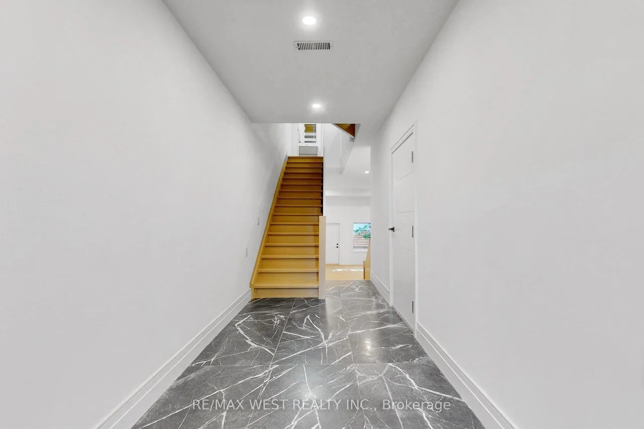 2639R Dundas Street W, Unit 3 — photo 3