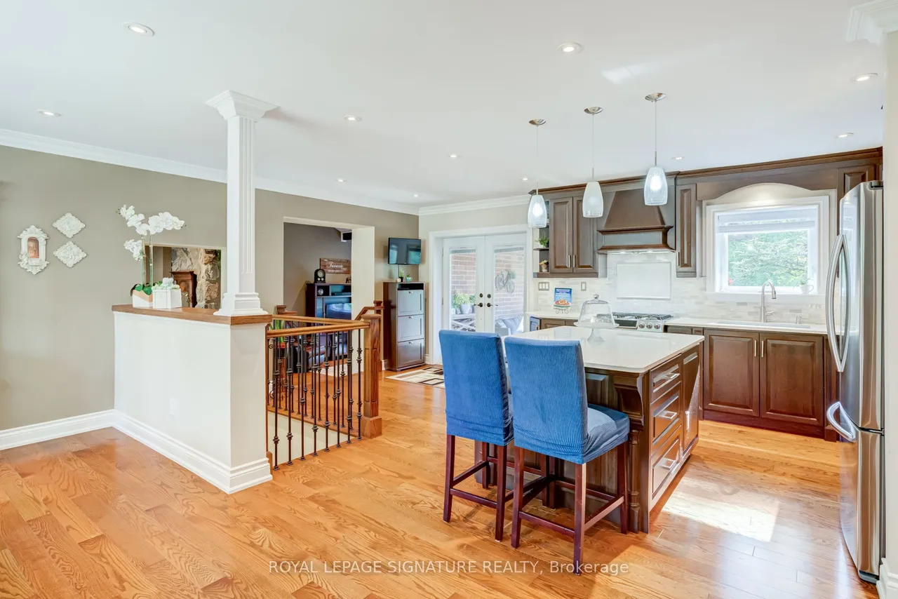 2544 Sharon Crescent — photo 3