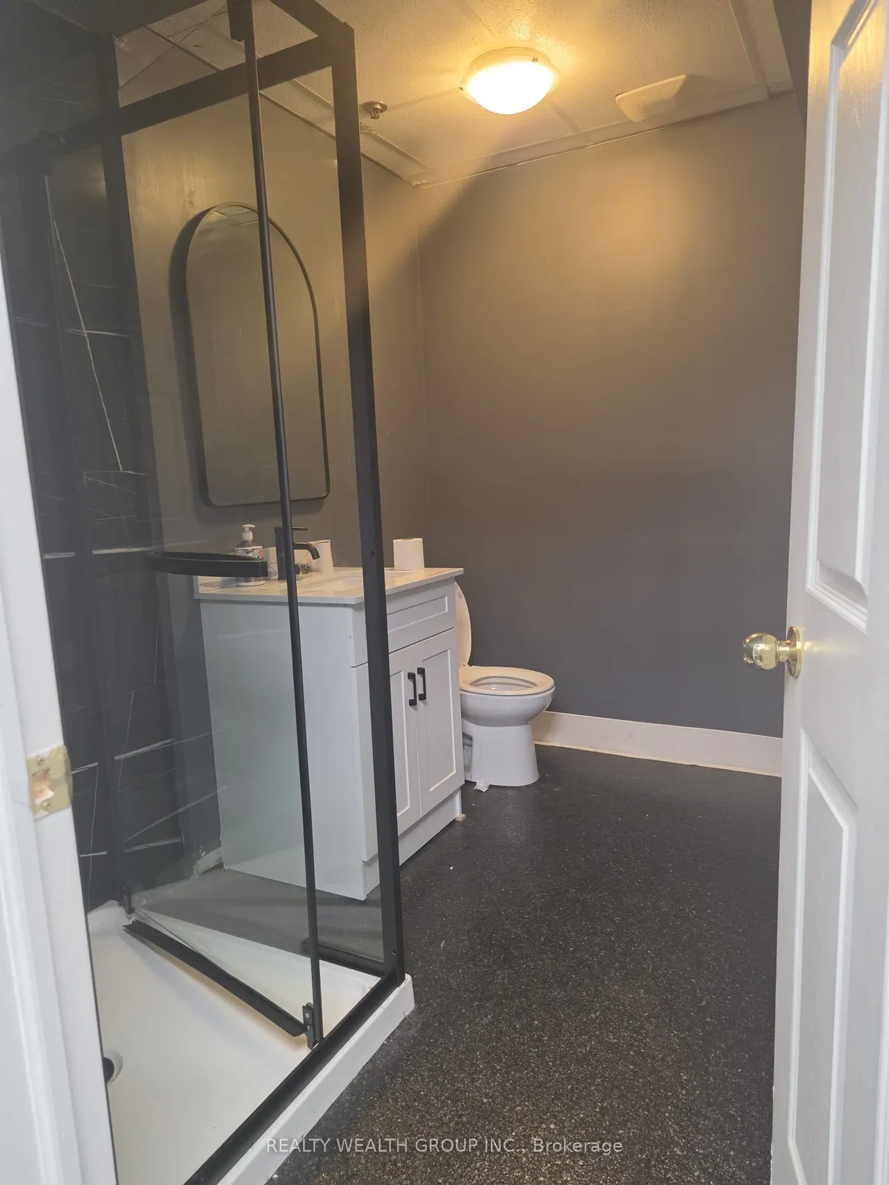23 Strathearn Avenue, Unit B — photo 10