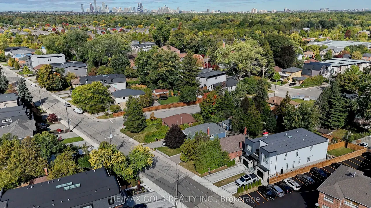 11 Pine Avenue N — photo 36