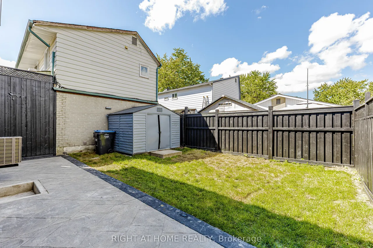 8 Hazelglen Court — photo 48