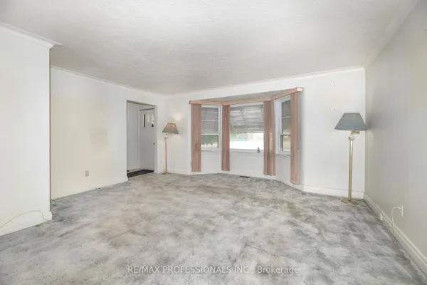 79 Silverhill Drive — photo 2