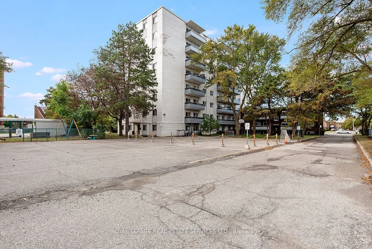 785 Browns Line, Unit 305 — photo 32