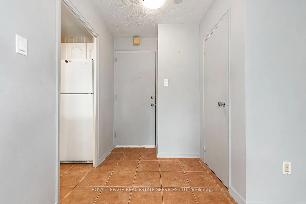 785 Browns Line, Unit 305 — photo 2