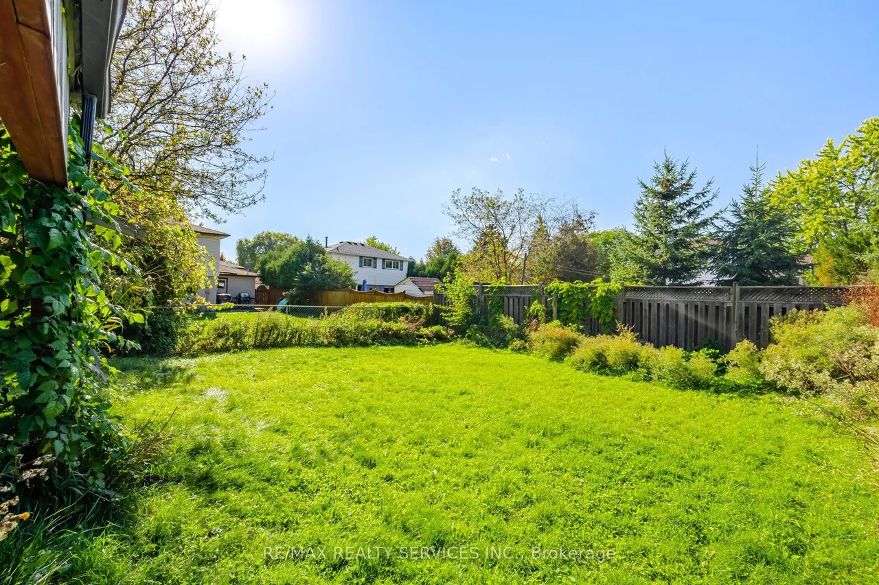 49 Ferndale Crescent — photo 43