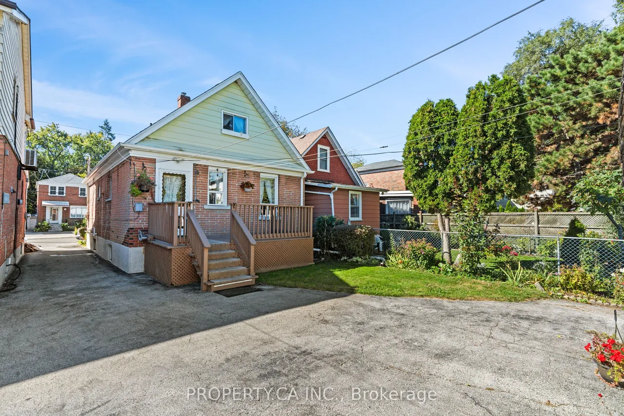 16 Warren Crescent — photo 35