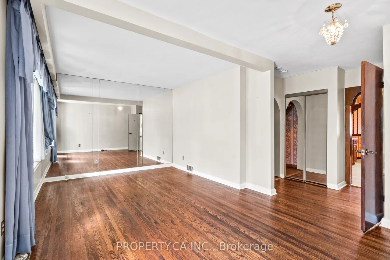 16 Warren Crescent — photo 3