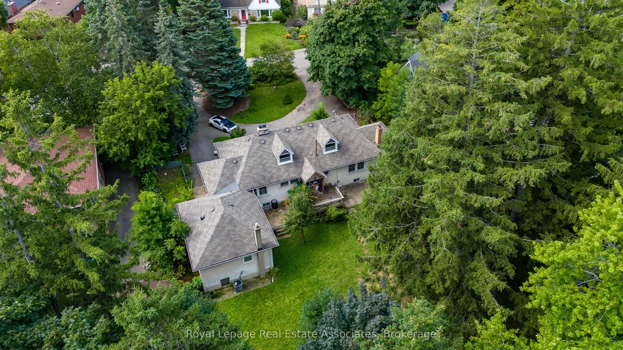 11 Ben Machree Drive — photo 3