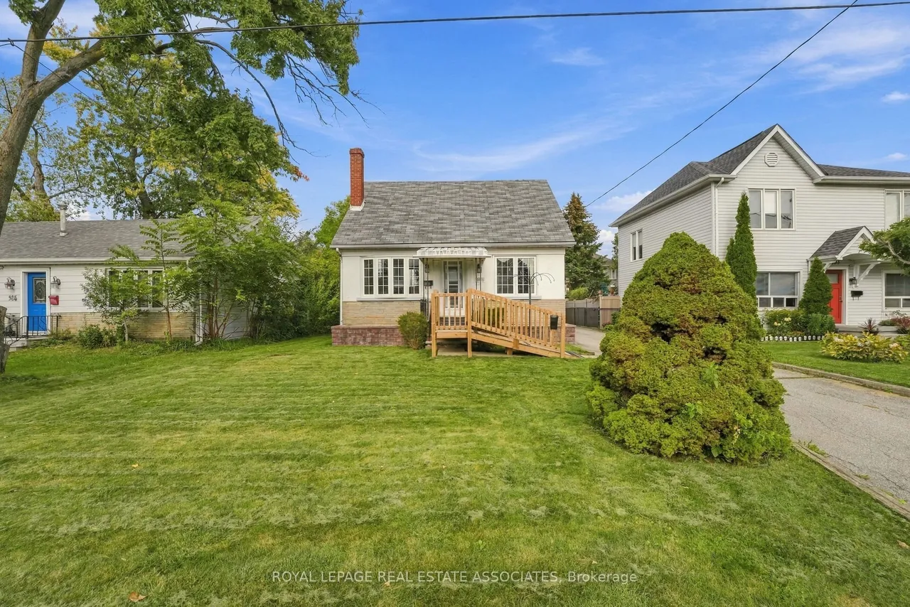 989 Pelham Avenue — photo 2