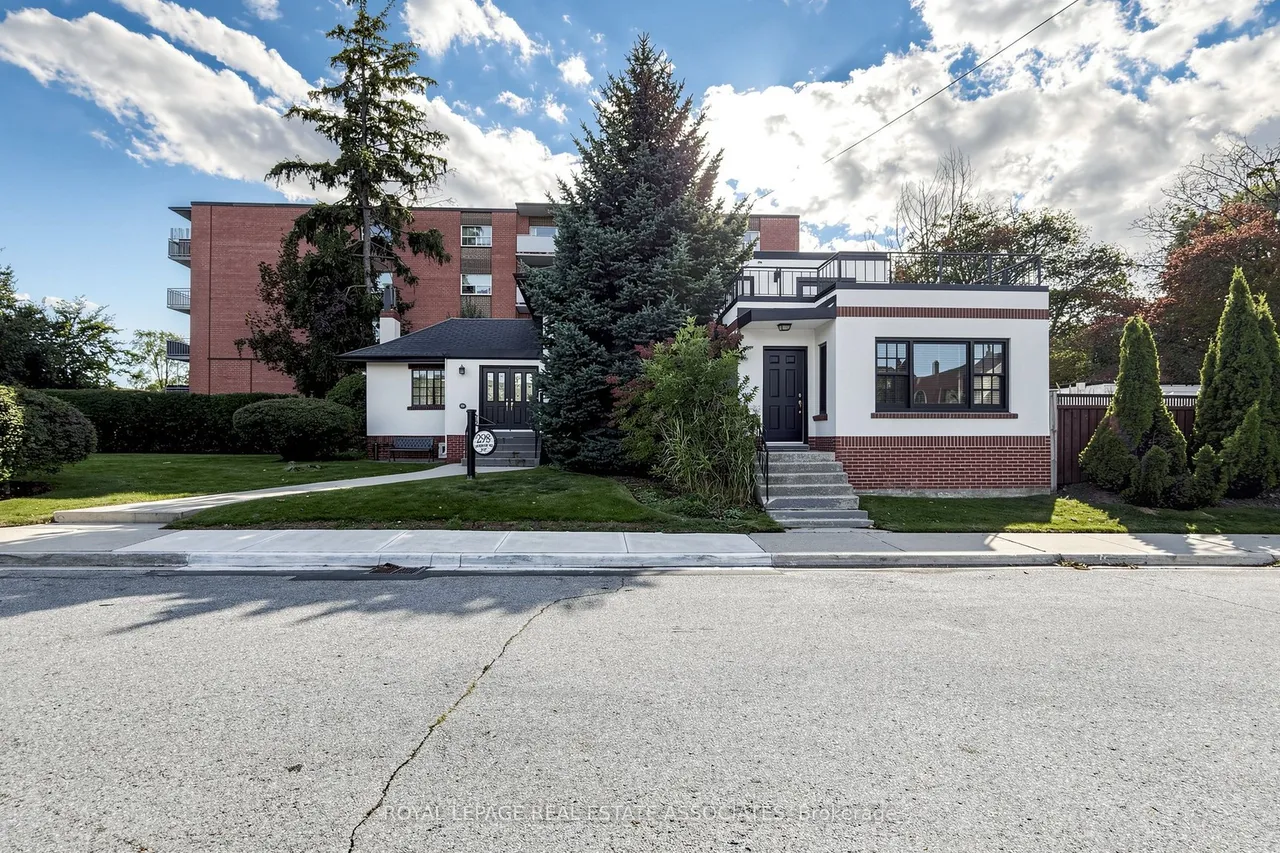 298 Lakeshore Road E — photo 2