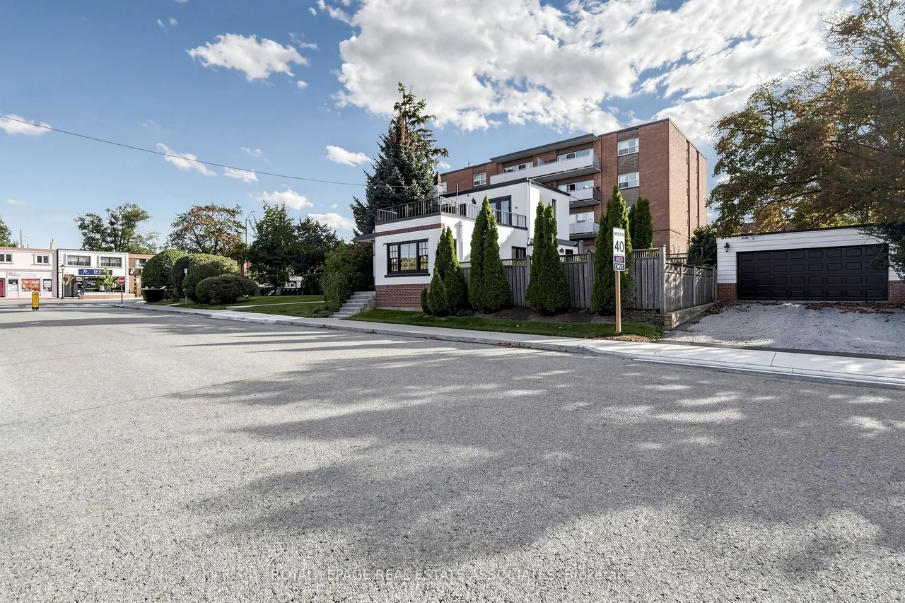 298 Lakeshore Road E — photo 3