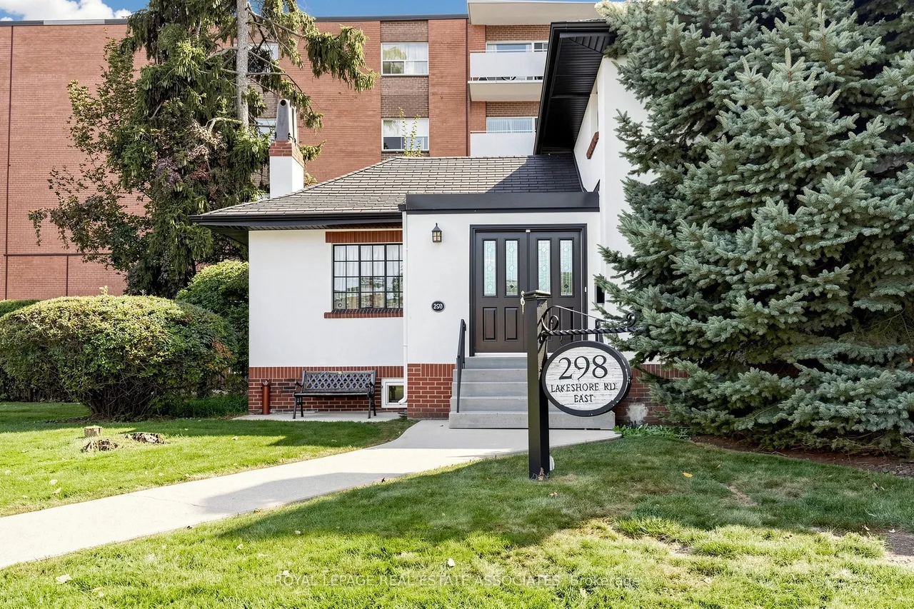 298 Lakeshore Road E