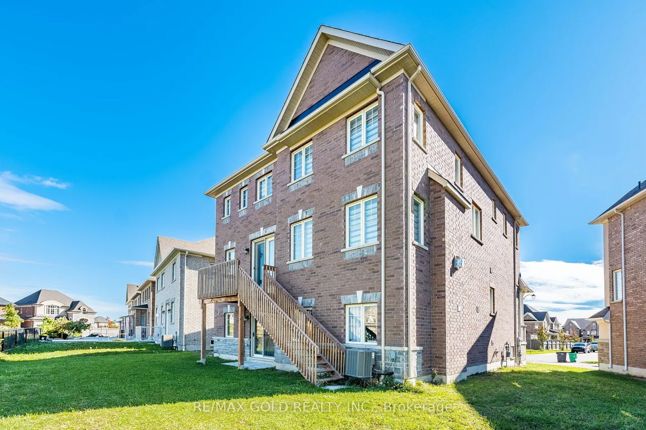 24 Jenwood Crescent — photo 27