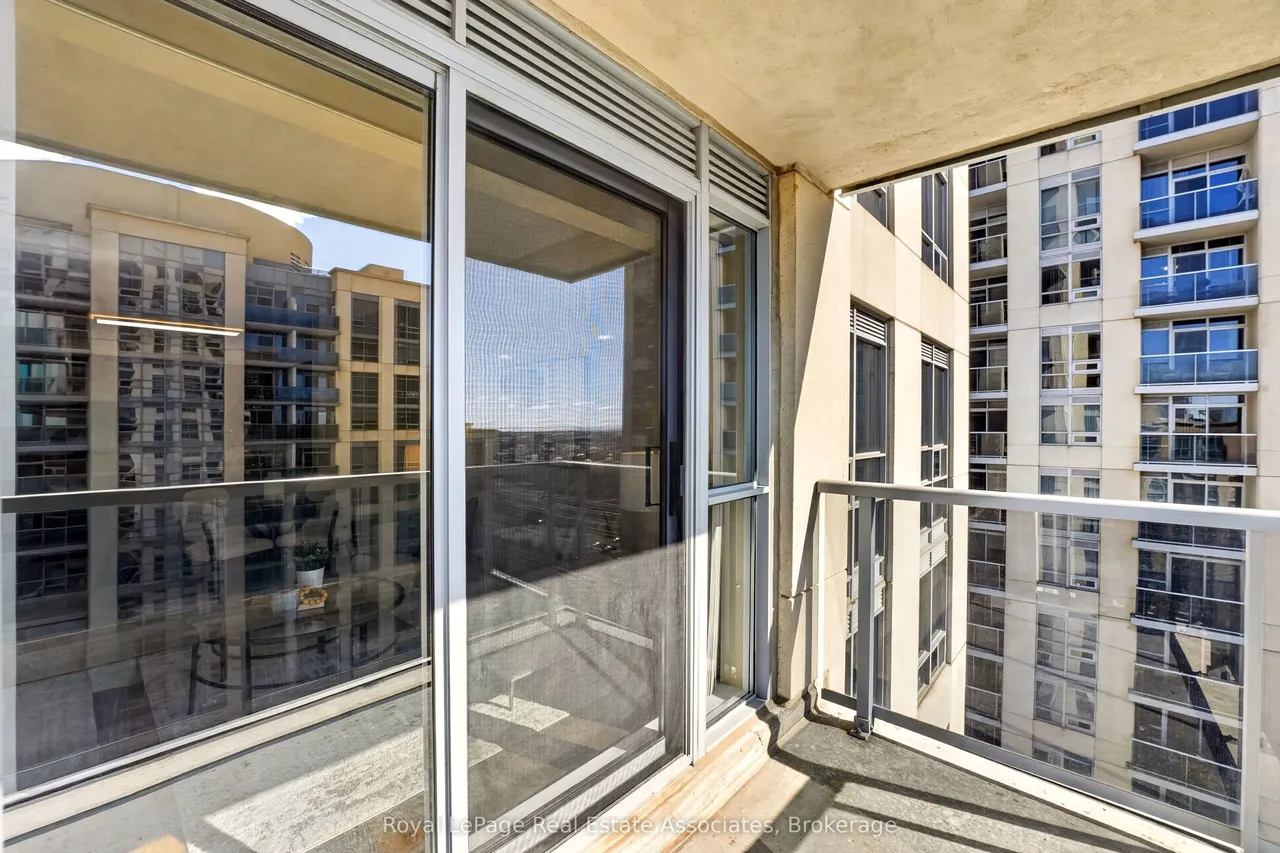 5 Michael Power Place, Unit 1804 — photo 38