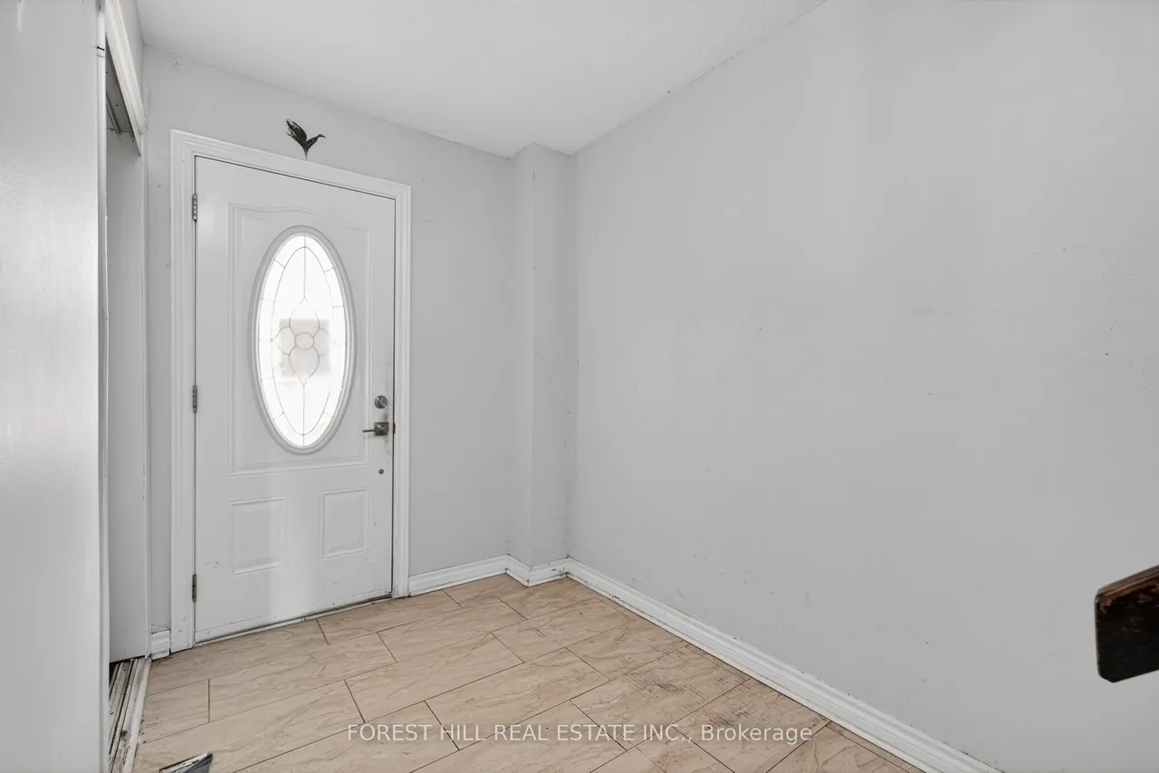 27 Saturn Drive — photo 3