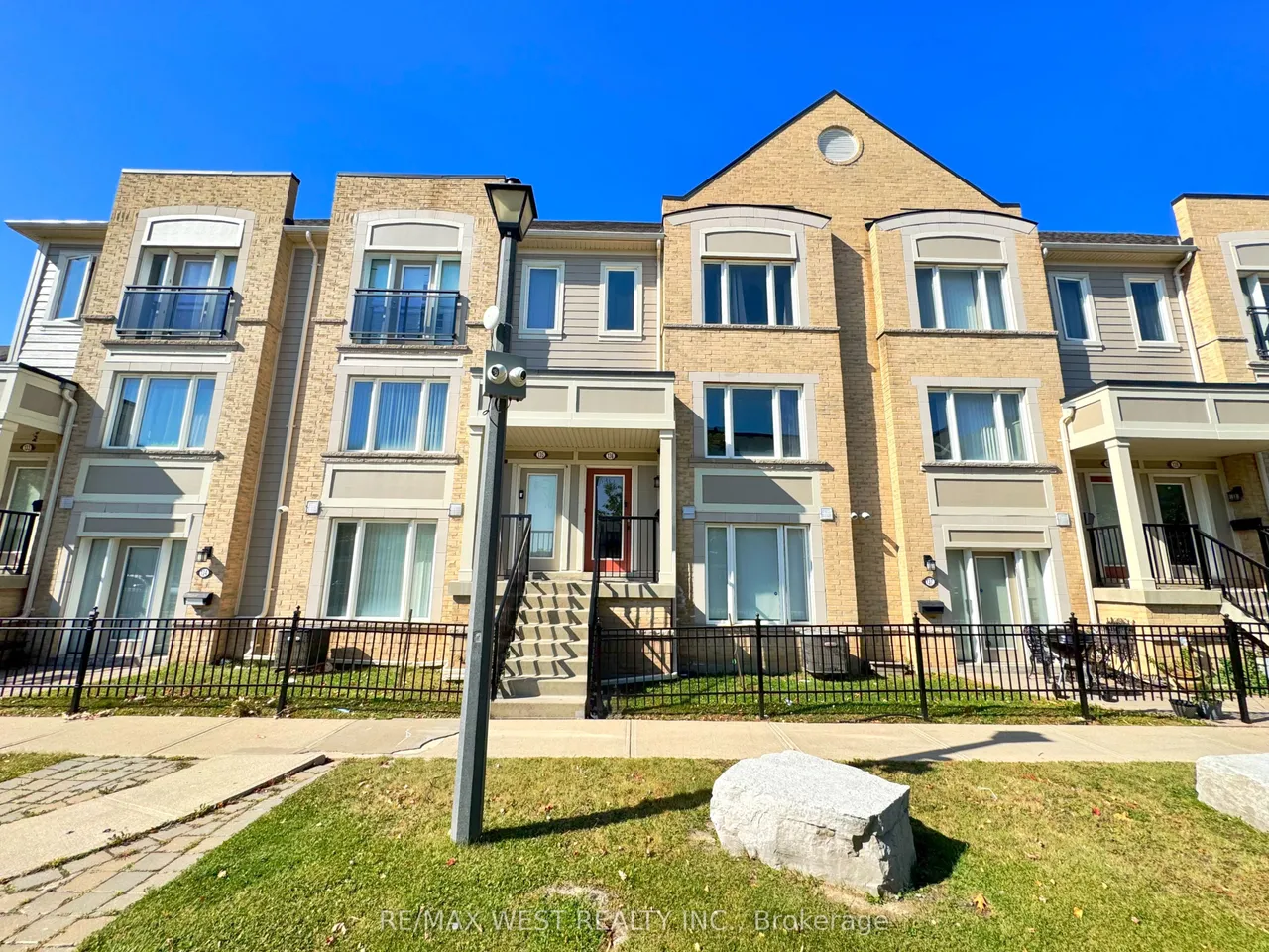 60 Fairwood Circle, Unit 136