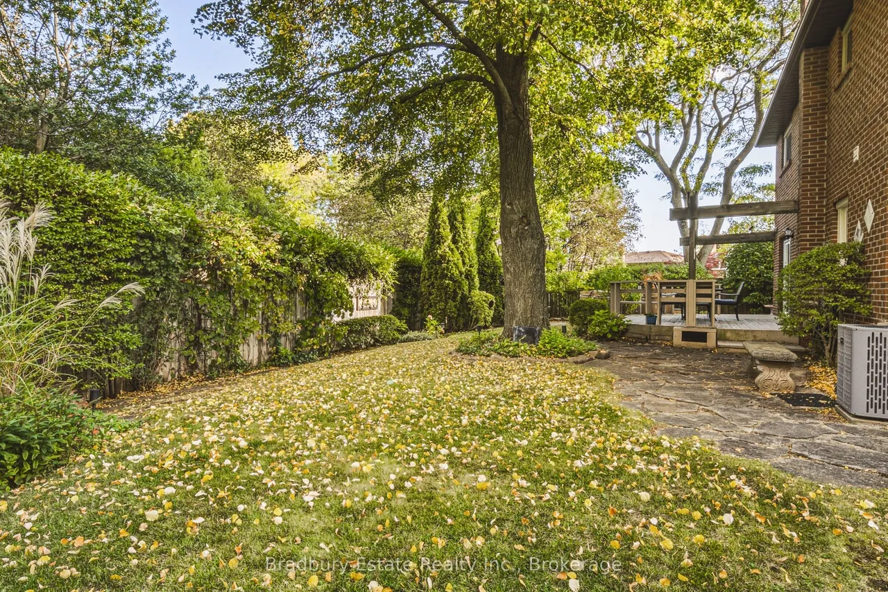 1106 HUNTLEY Court — photo 43