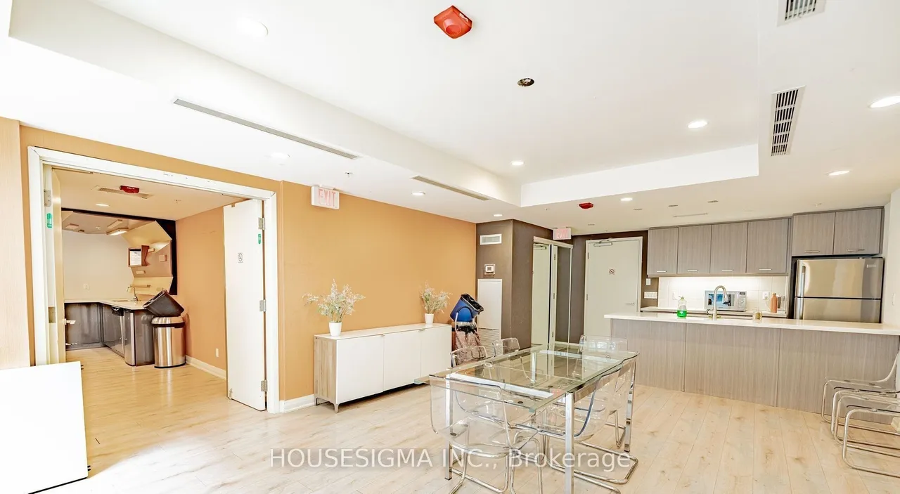 15 James Finlay Way, Unit 1103 — photo 32