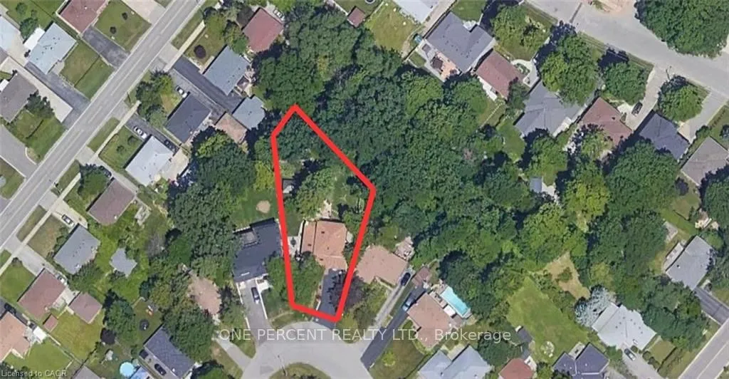 583 Stephens Crescent — photo 3