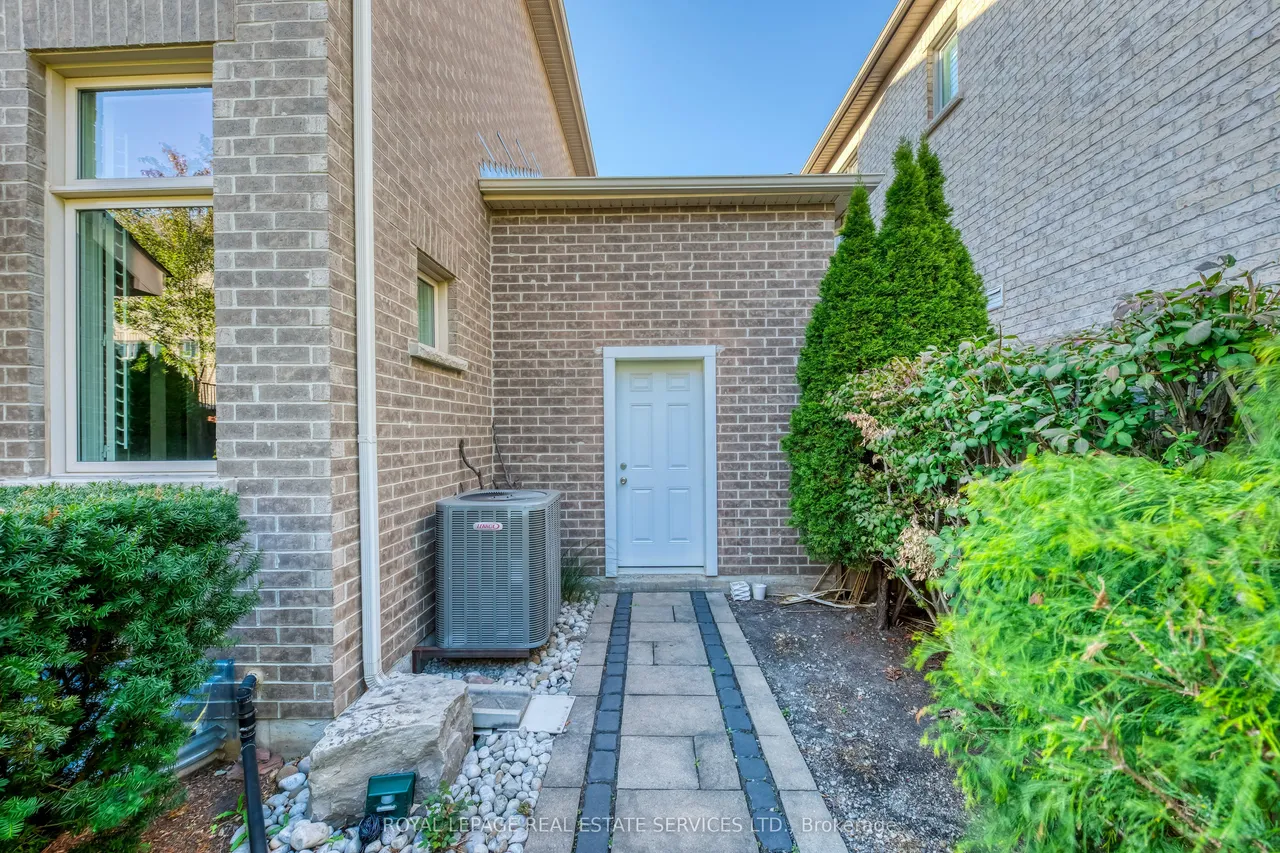 144 North Park Boulevard — photo 48