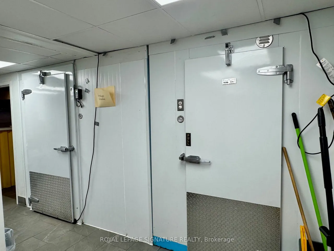 47 Lakeshore Road E — photo 8