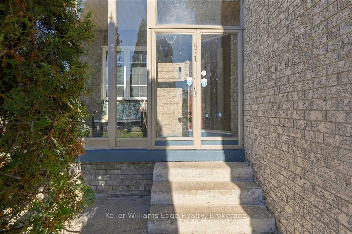 671 Twain Avenue — photo 3