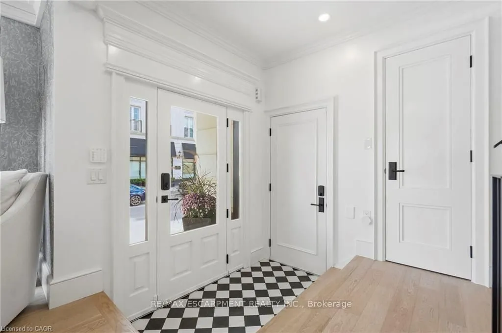 305 Randall Street — photo 2