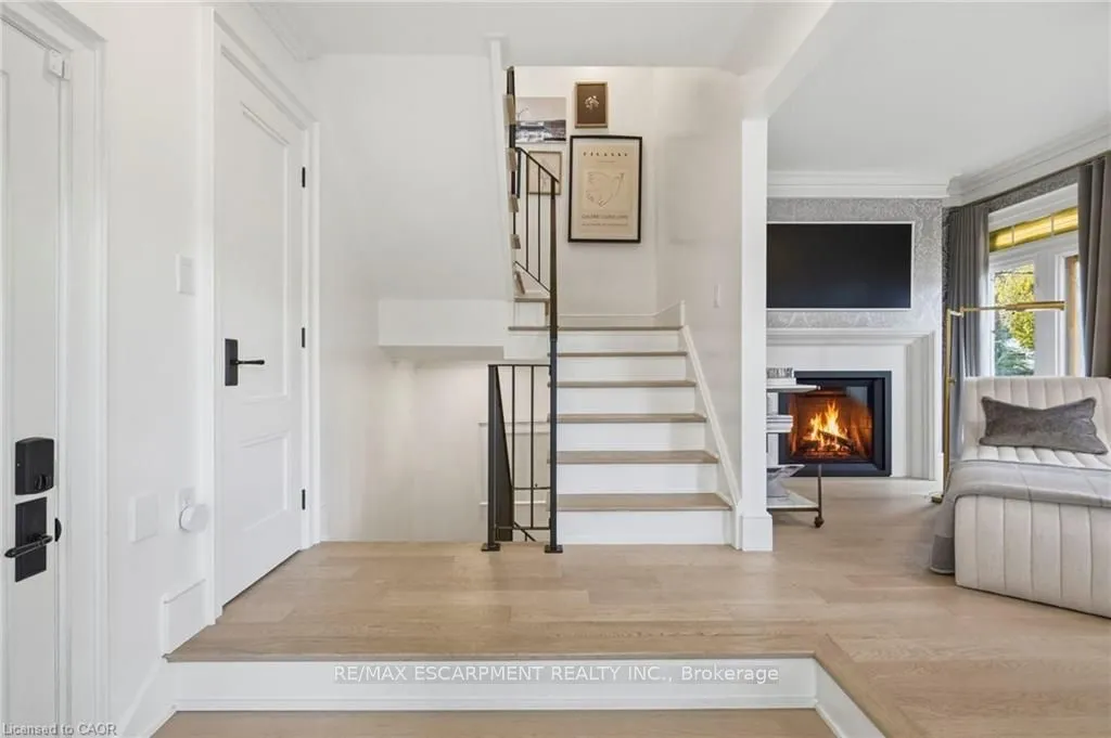 305 Randall Street — photo 3