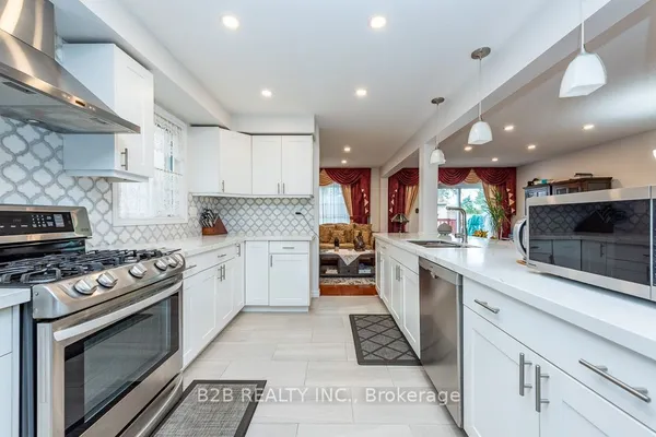 4112 trapper Crescent — photo 2