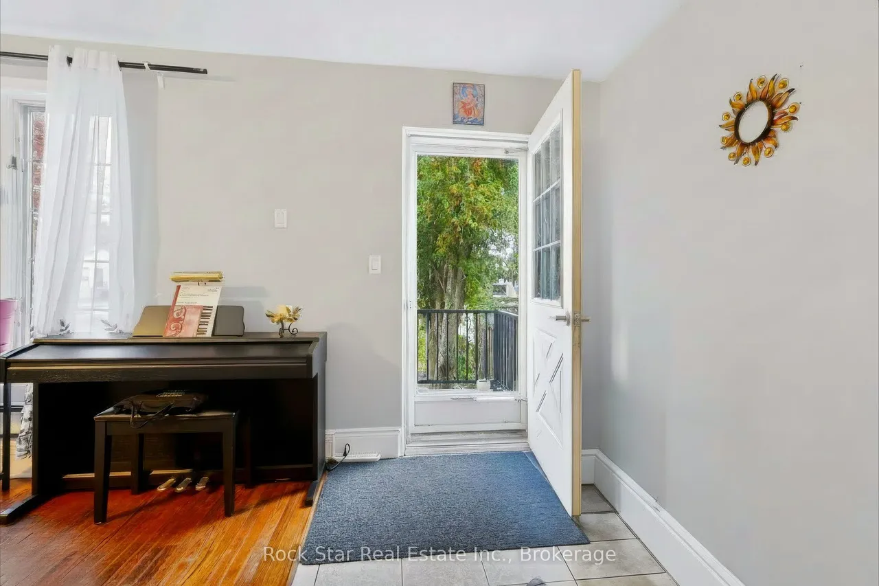 1162 Northmount Avenue — photo 2