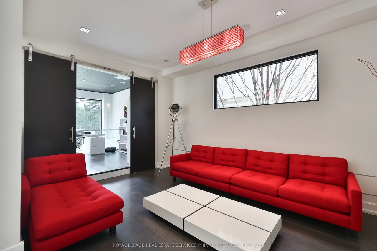 647 Montbeck Crescent — photo 3