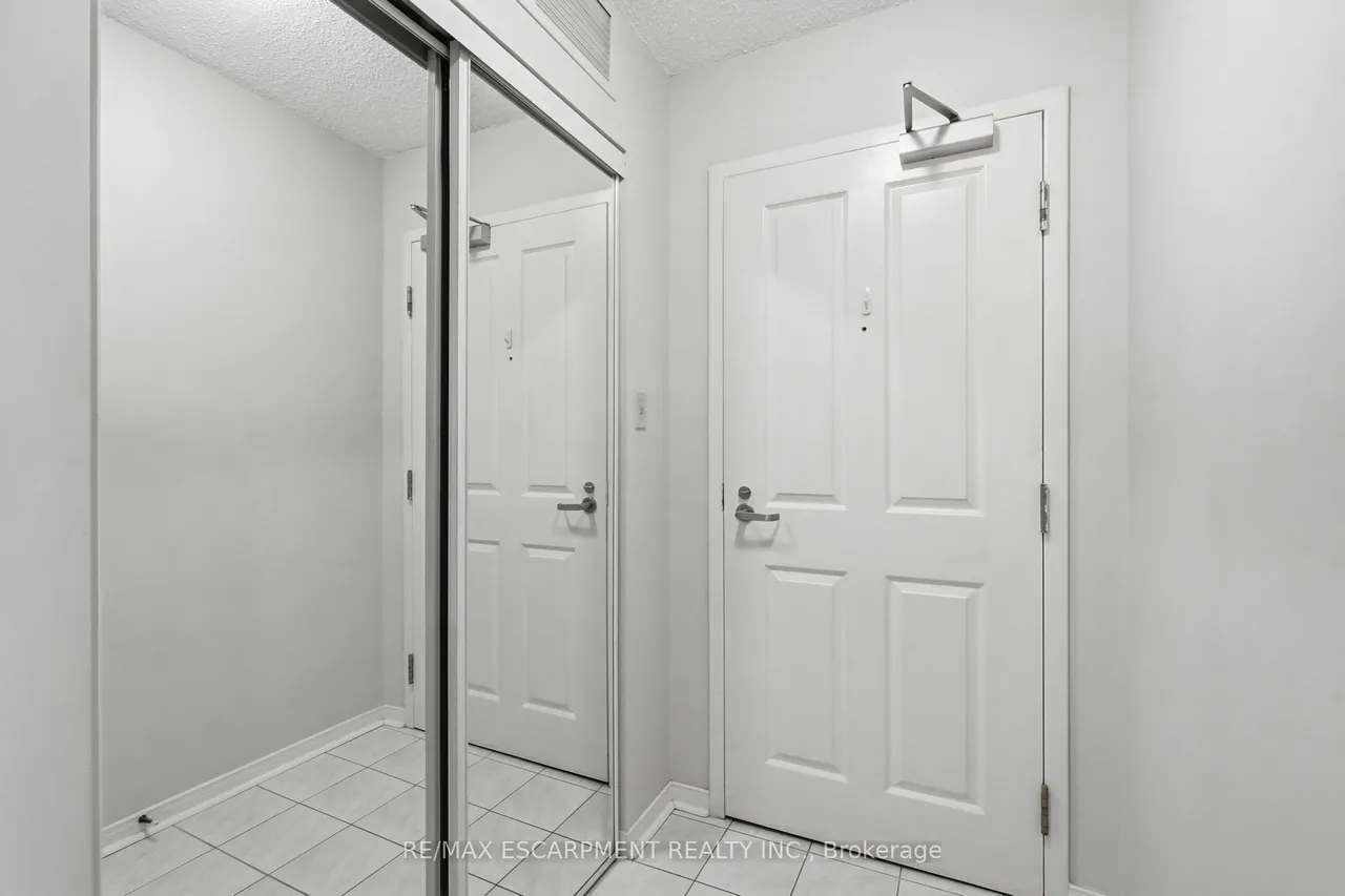 2199 Sixth Line, Unit 208 — photo 3