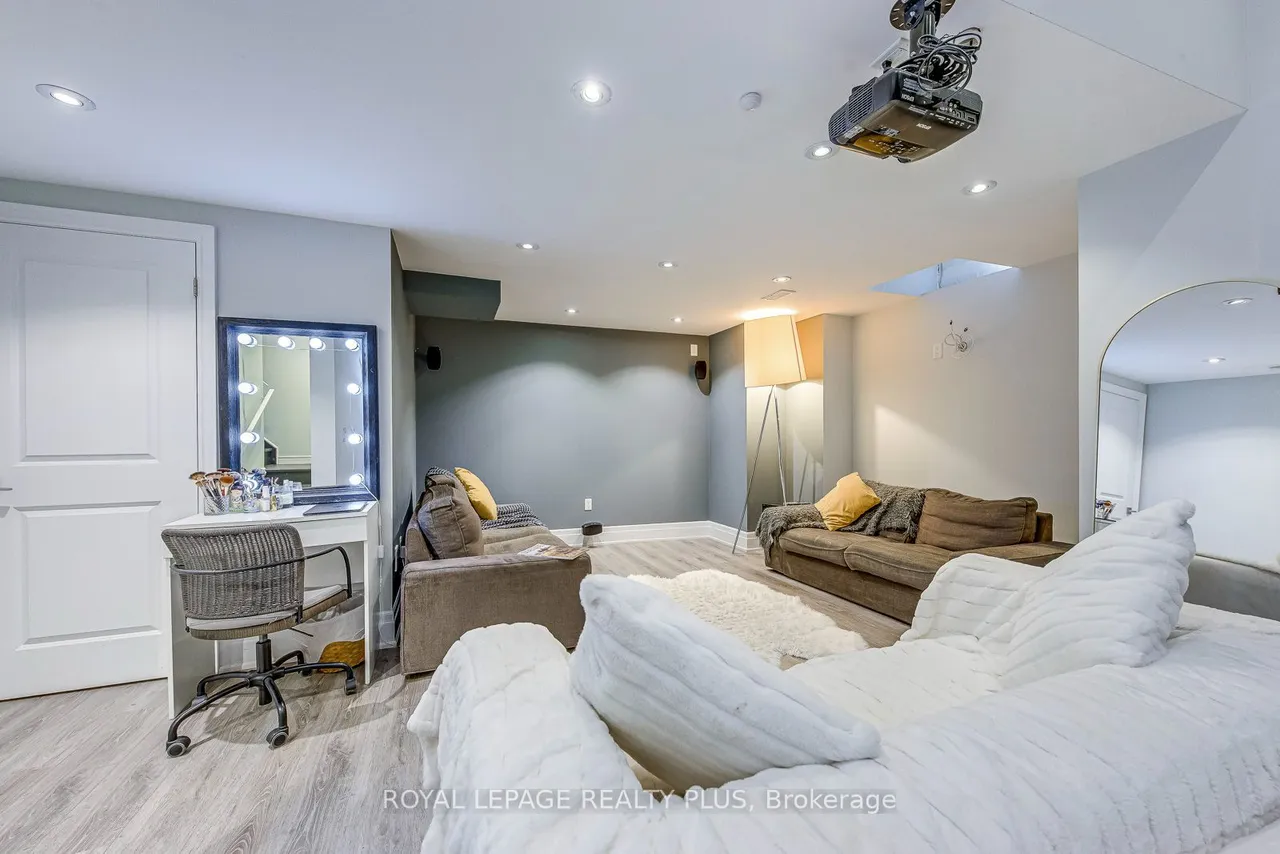 221 Hanover Street — photo 49