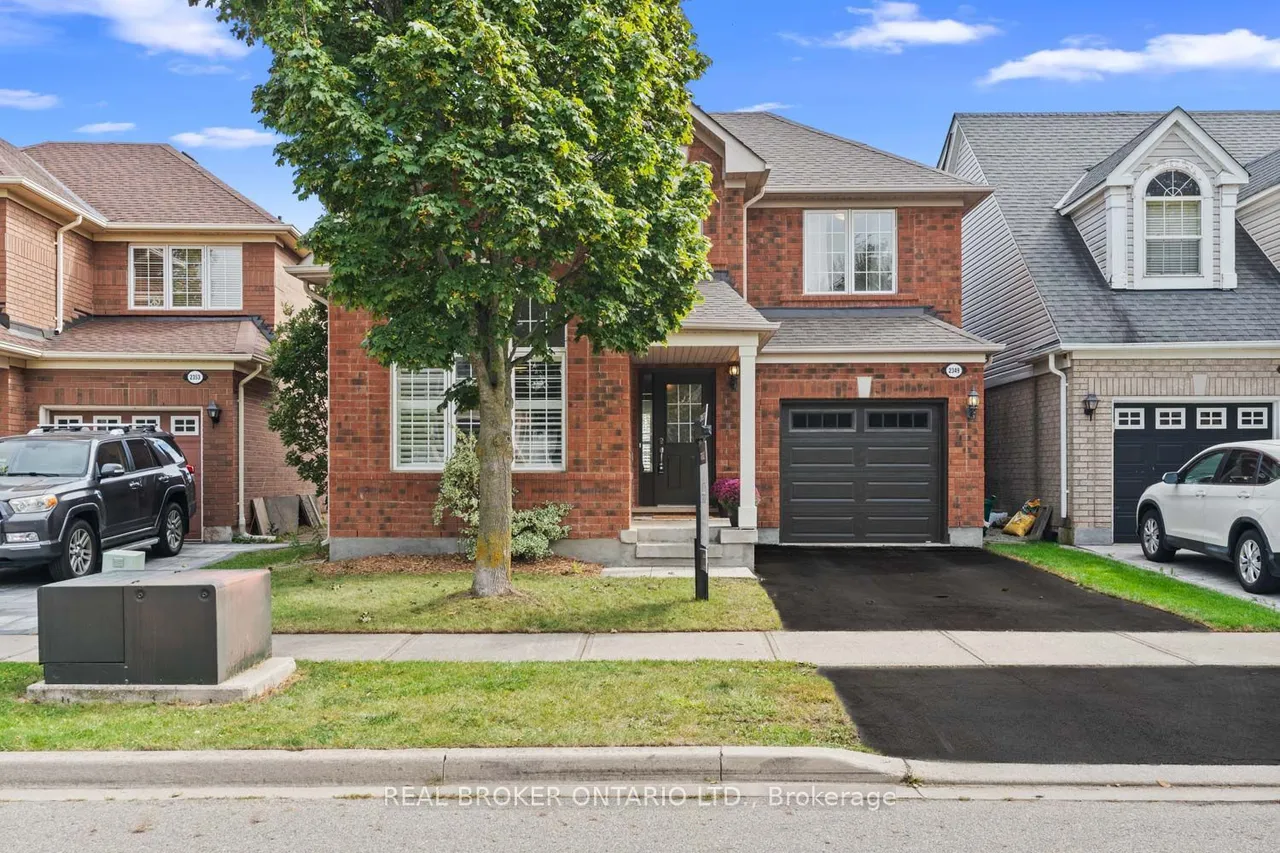 2349 Falkland Crescent — photo 42