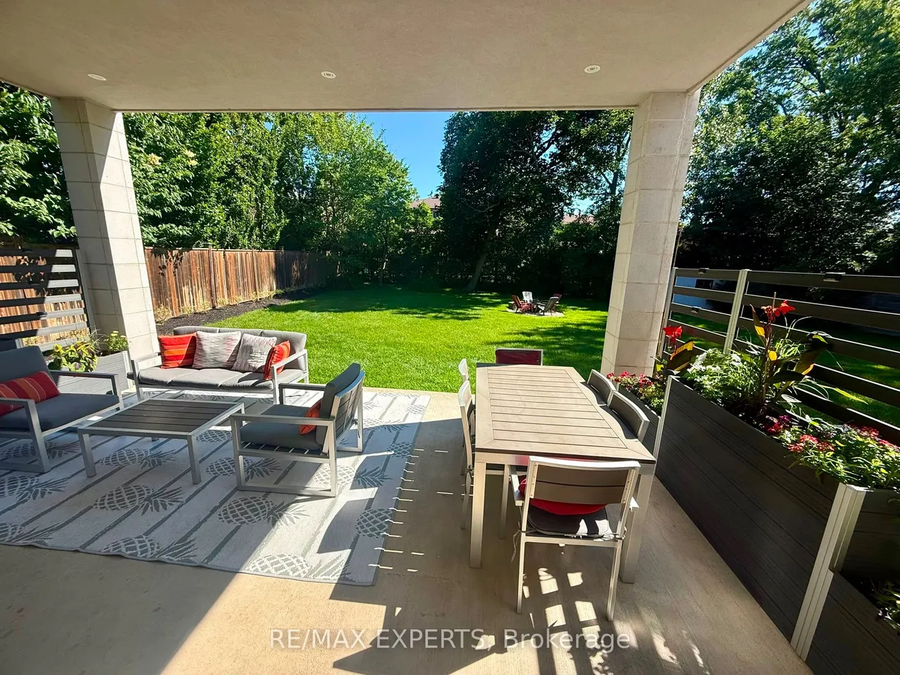 1527 Glenhill Crescent — photo 48