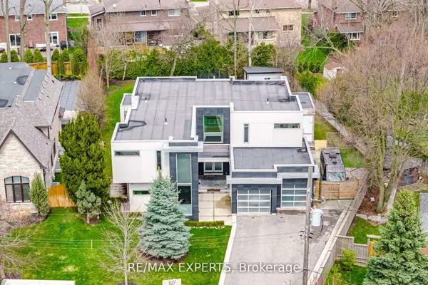 1527 Glenhill Crescent — photo 2
