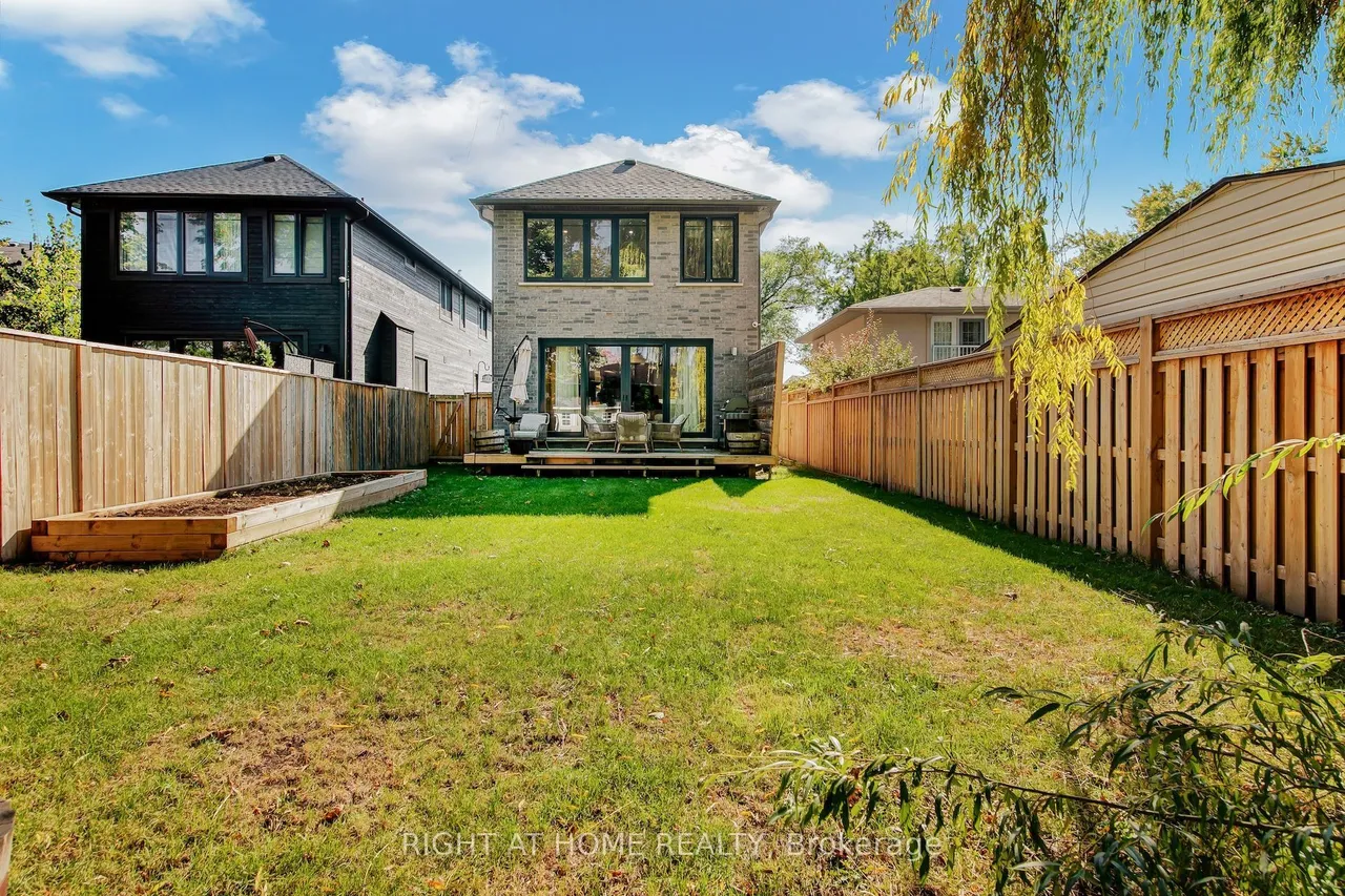 1017 Lorne Park Road — photo 50