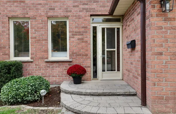 1027 Serdica Court — photo 2