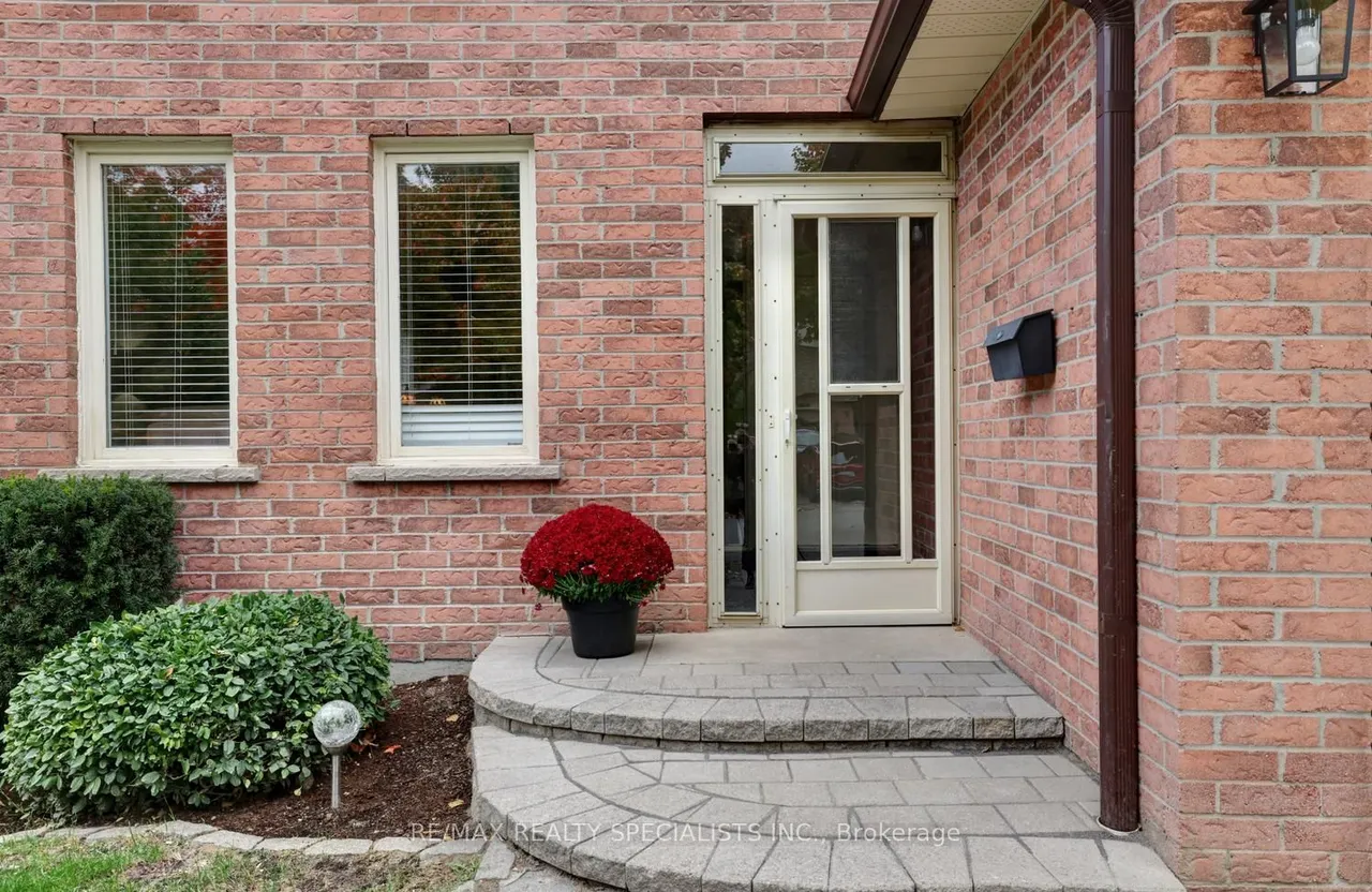 1027 Serdica Court — photo 2
