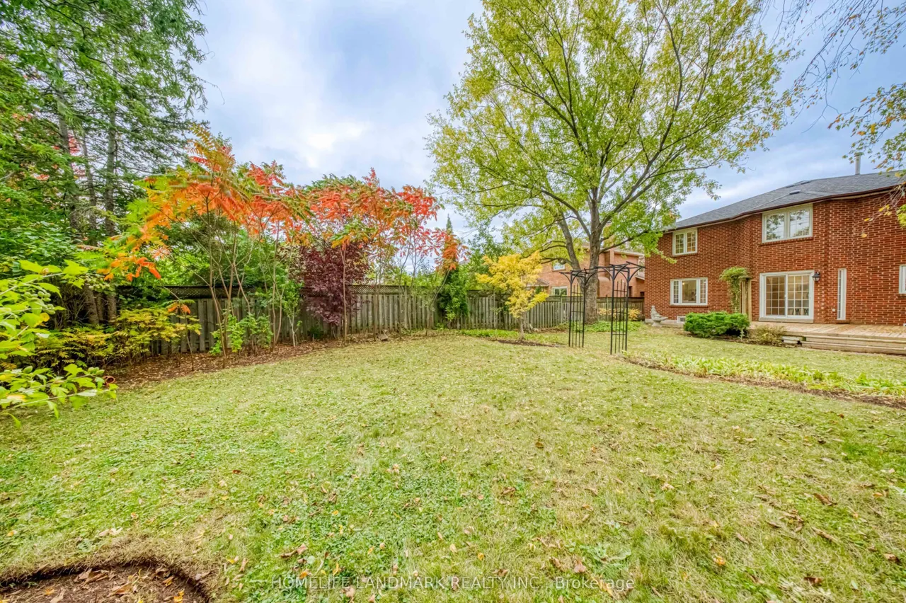 1323 Greenwood Crescent — photo 41