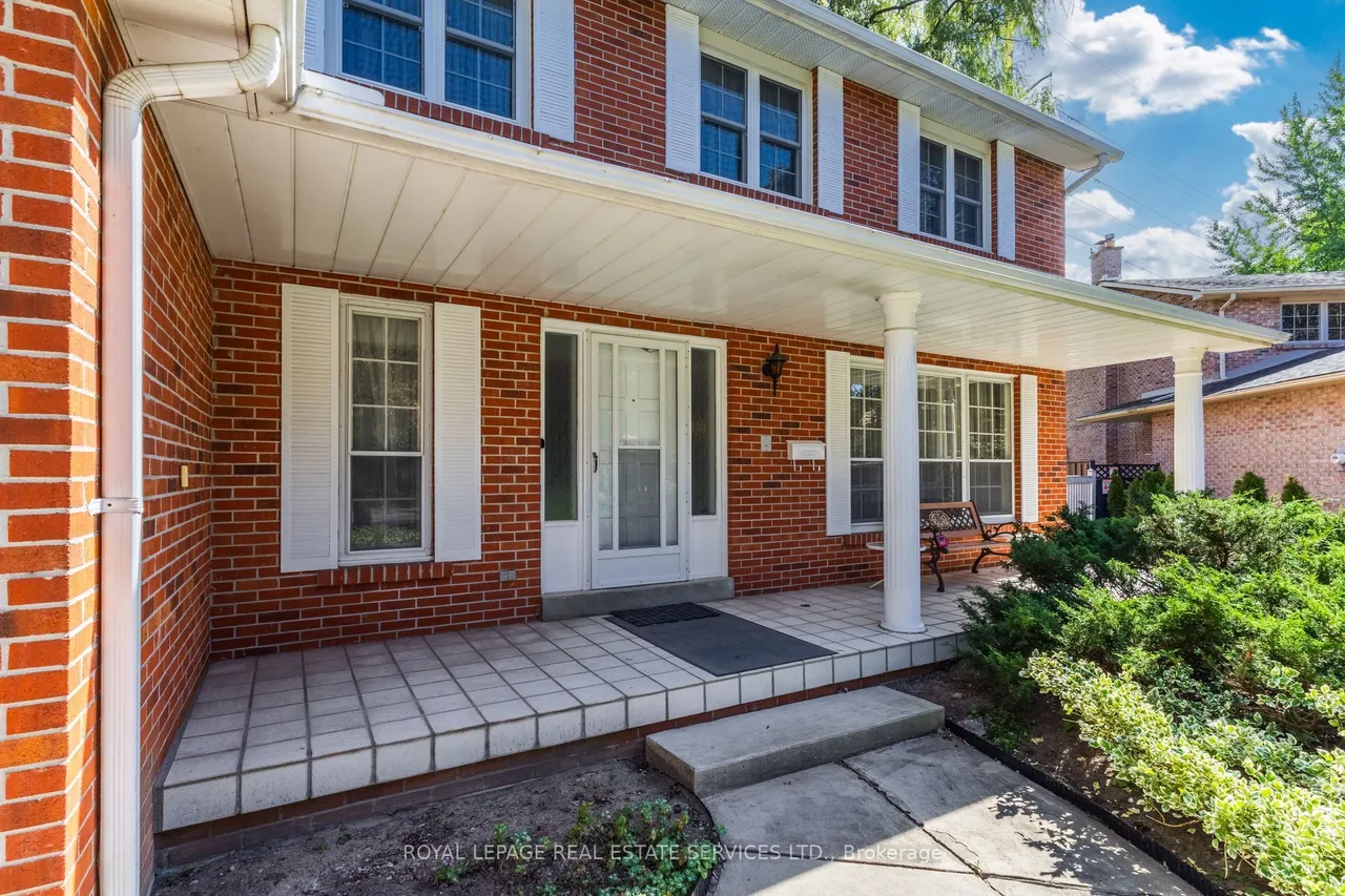 1326 Prince Albert Court — photo 3