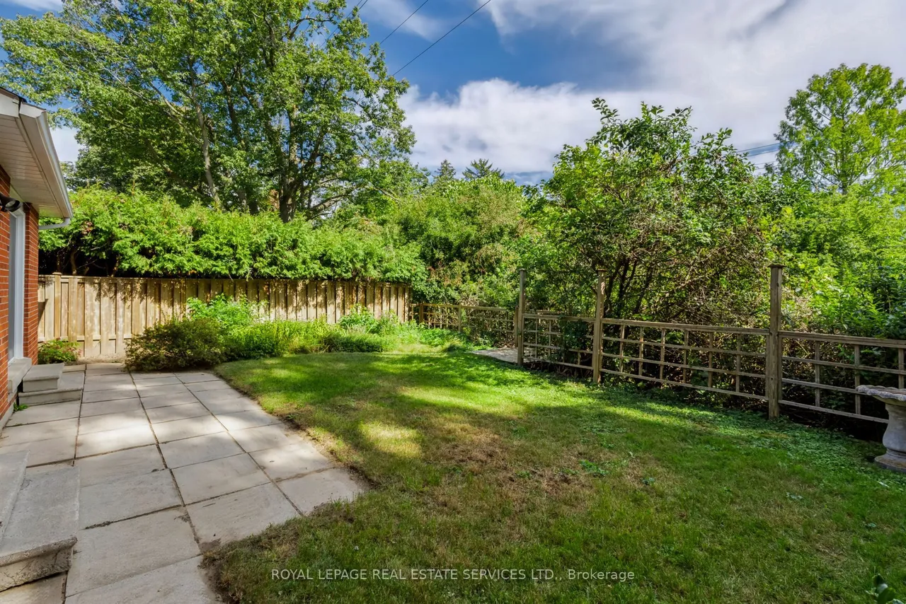 1326 Prince Albert Court — photo 49