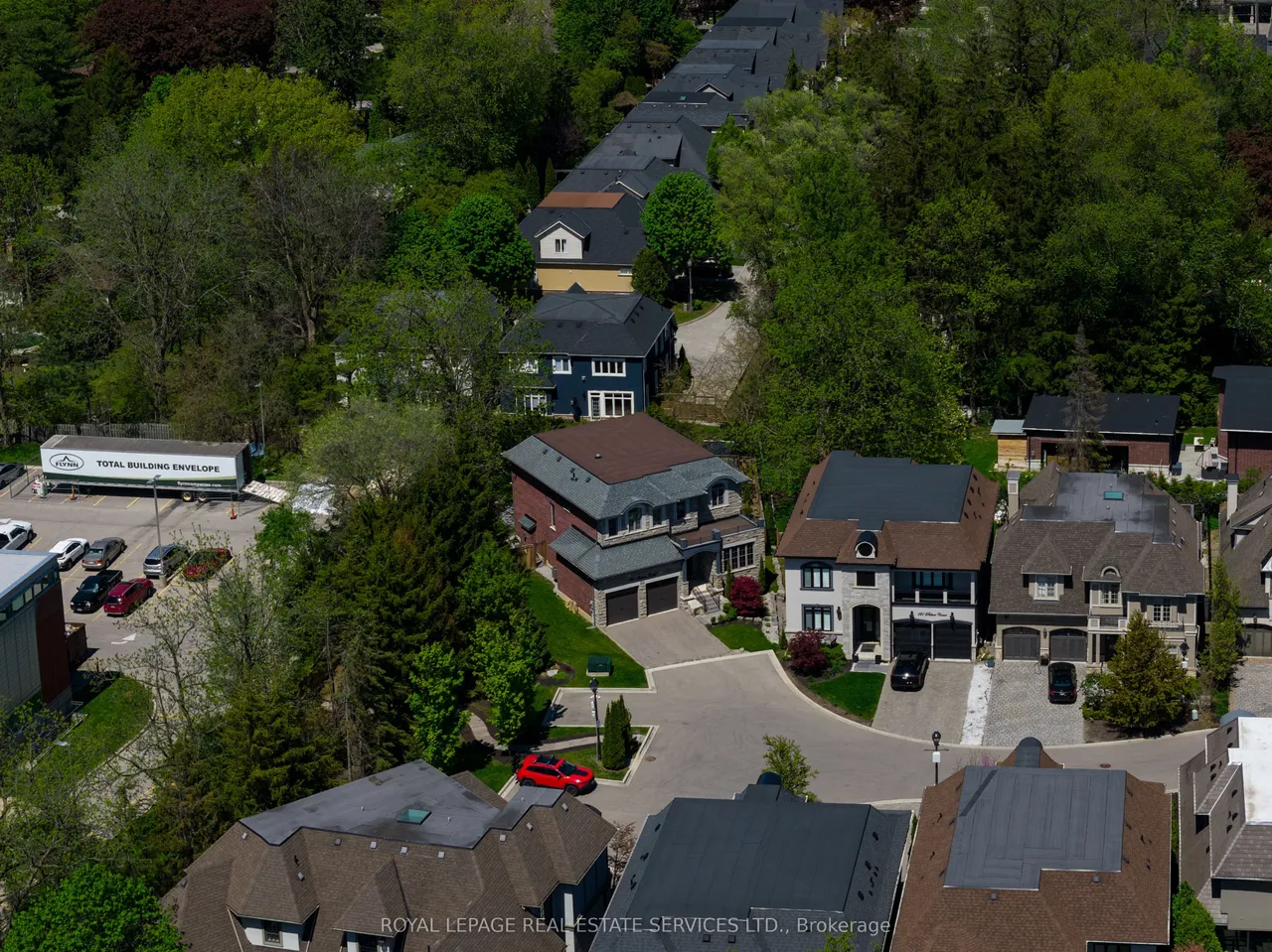 125 Paliser Court — photo 43