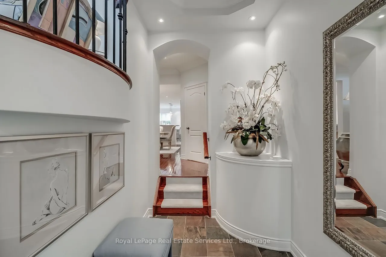 207 Tawny Crescent — photo 3