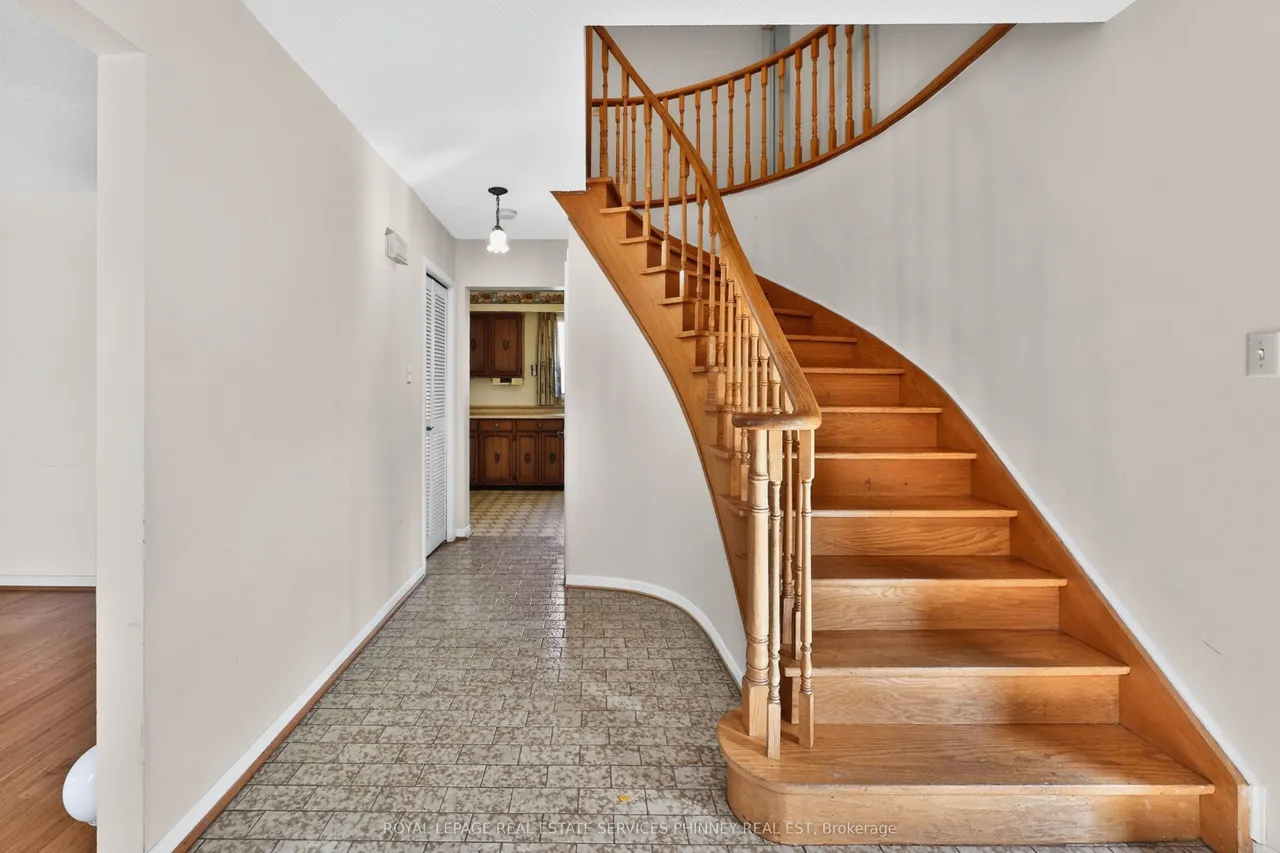 1353 Bunsden Avenue — photo 3