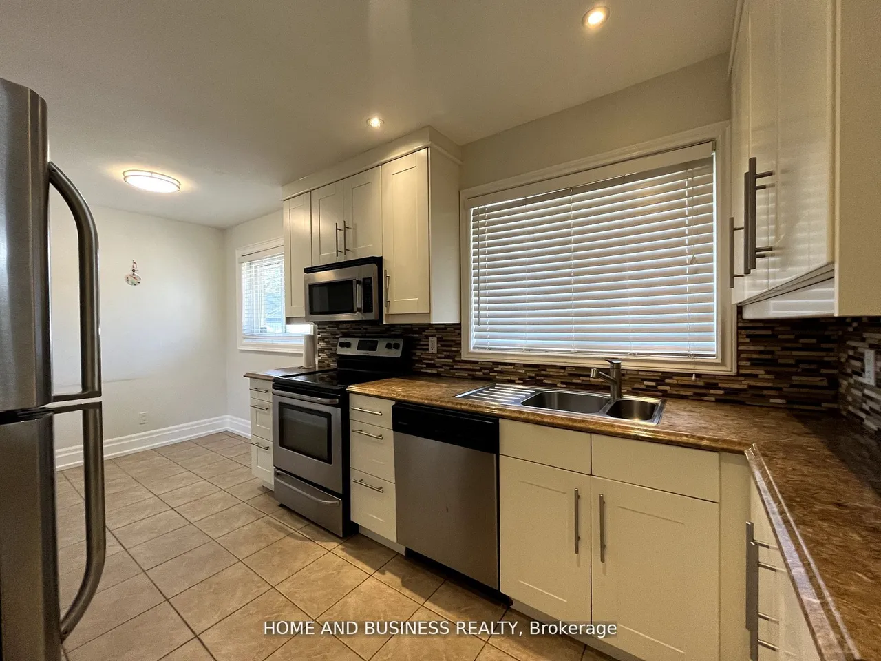 376 Ashbury Road — photo 3