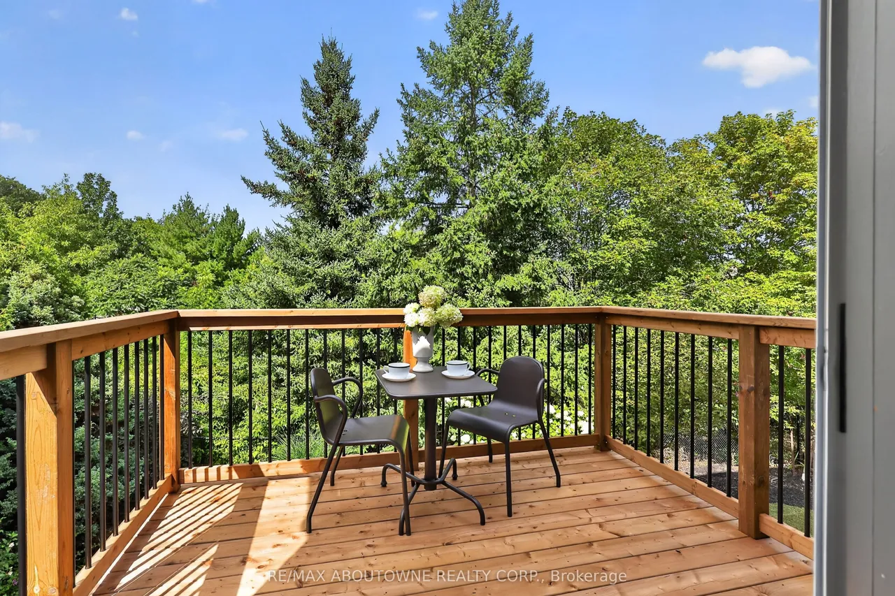 2269 Whitworth Drive — photo 2
