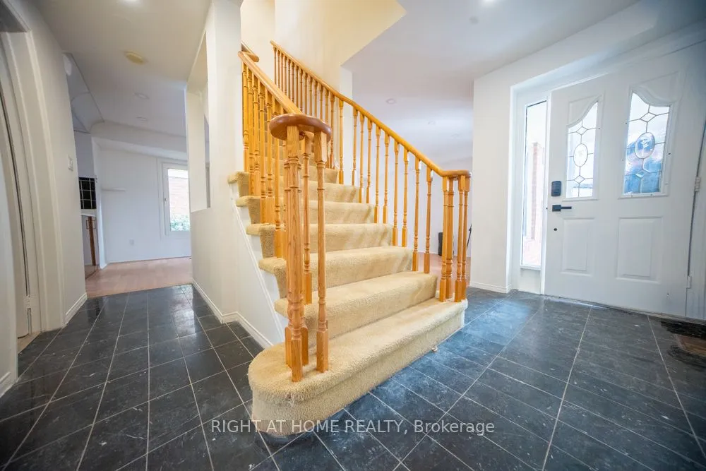 3932 Rushton Crescent — photo 2