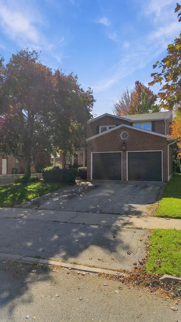 1138 Vanier Drive — photo 2